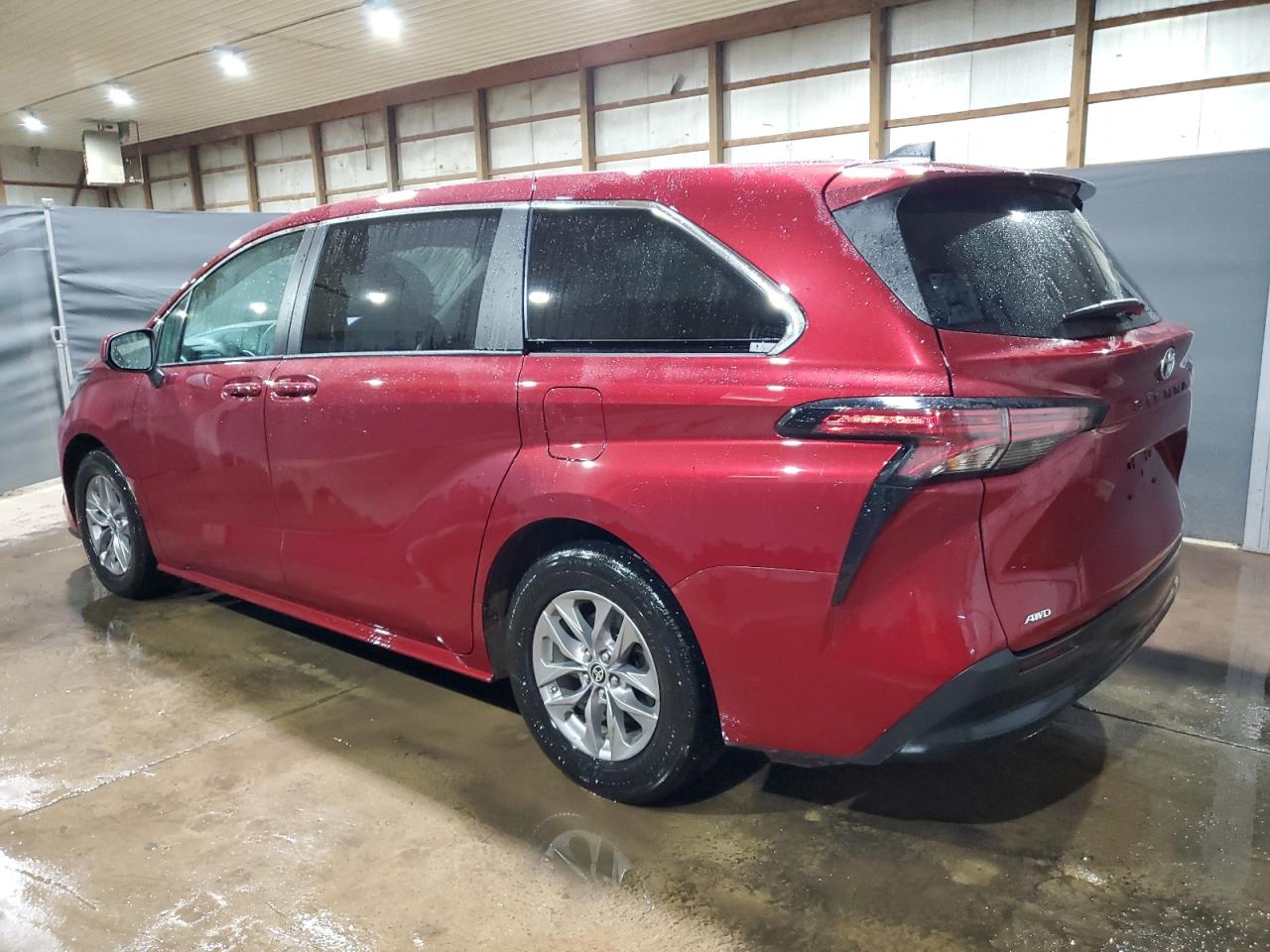 2022 Toyota Sienna - Image 2