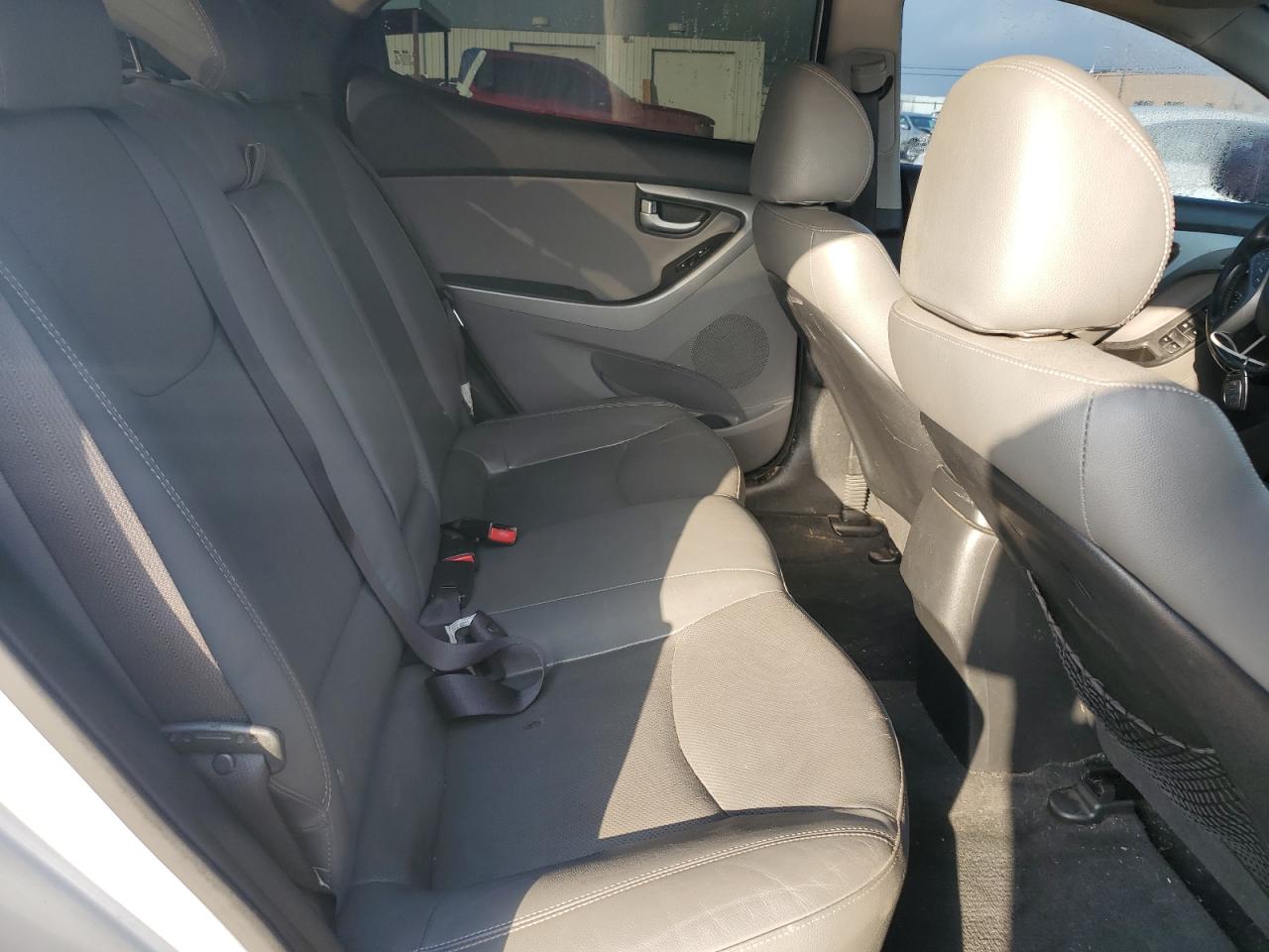 2014 Hyundai Elantra - Image 10