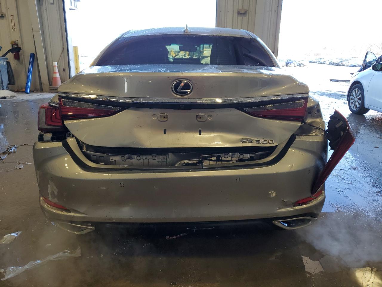 2019 Lexus ES - Image 6