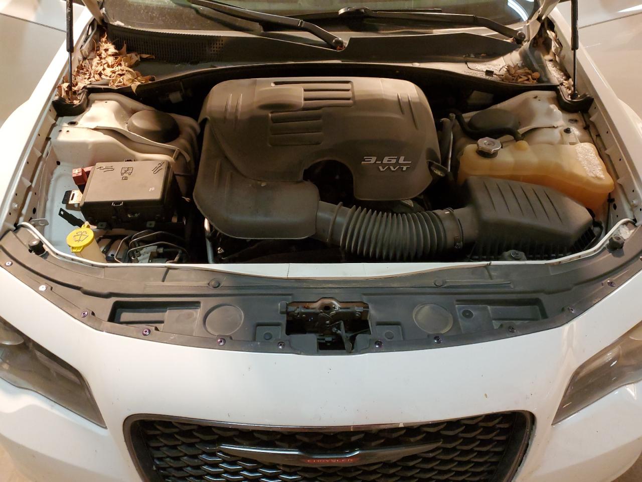 2021 Chrysler 300 - Image 13