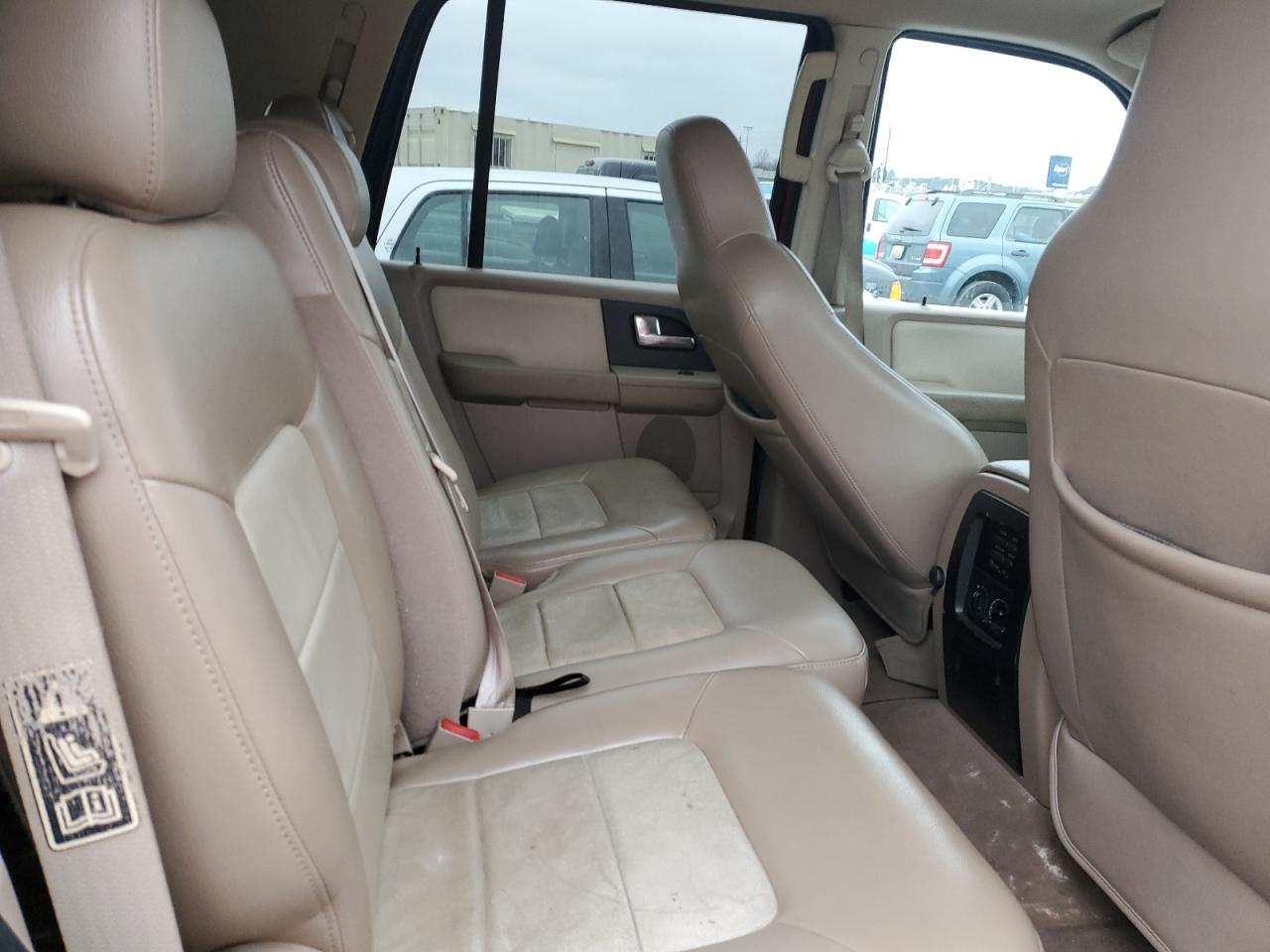 2004 Ford Expedition - Image 11