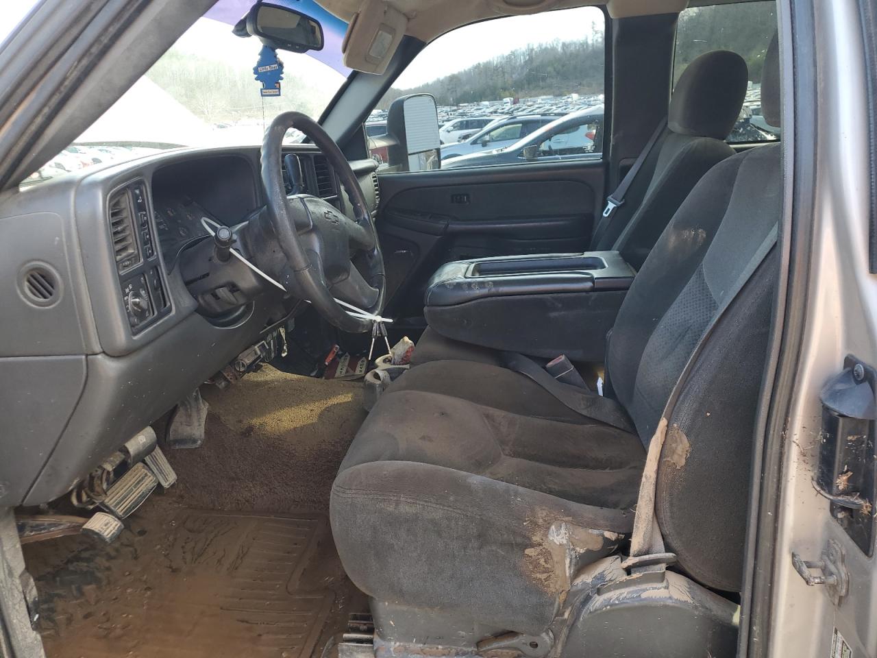 2004 Chevrolet Silverado - Image 7