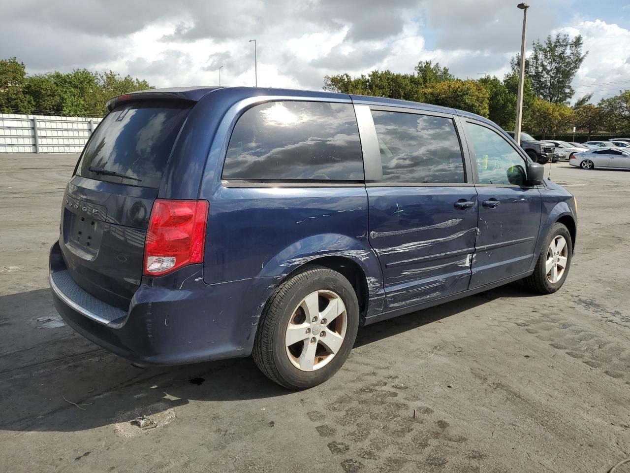 2013 Dodge Caravan - Image 3