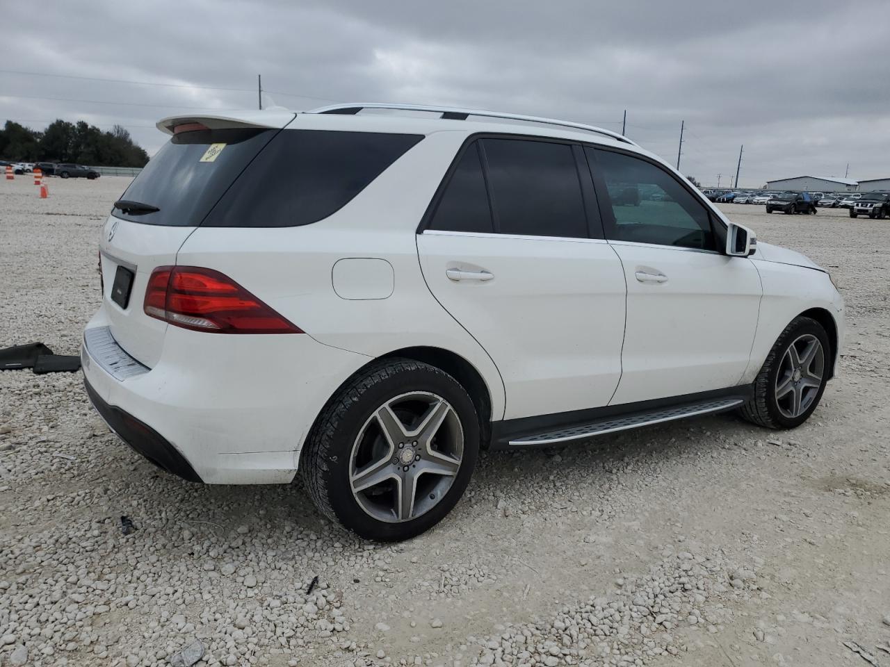 2016 Mercedes-Benz GLE - Image 3