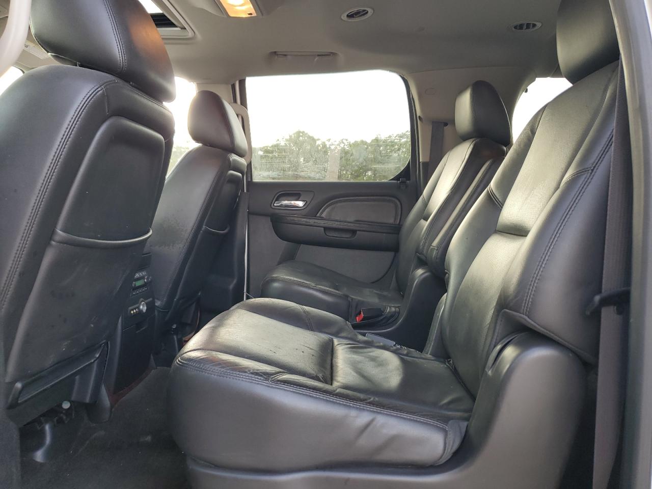 2013 Cadillac Escalade - Image 11