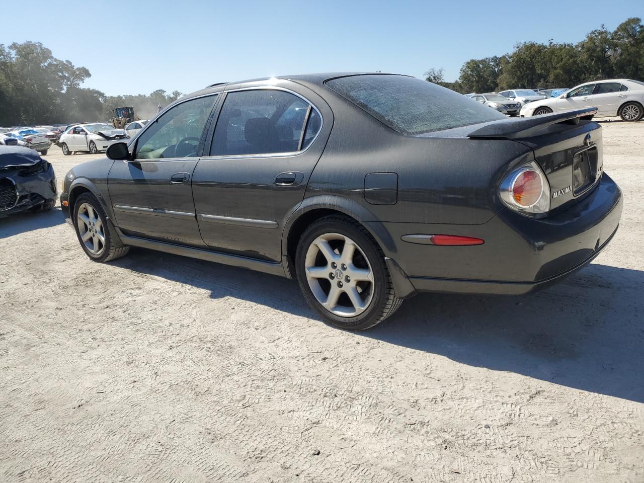 2002 Nissan Maxima - Image 2