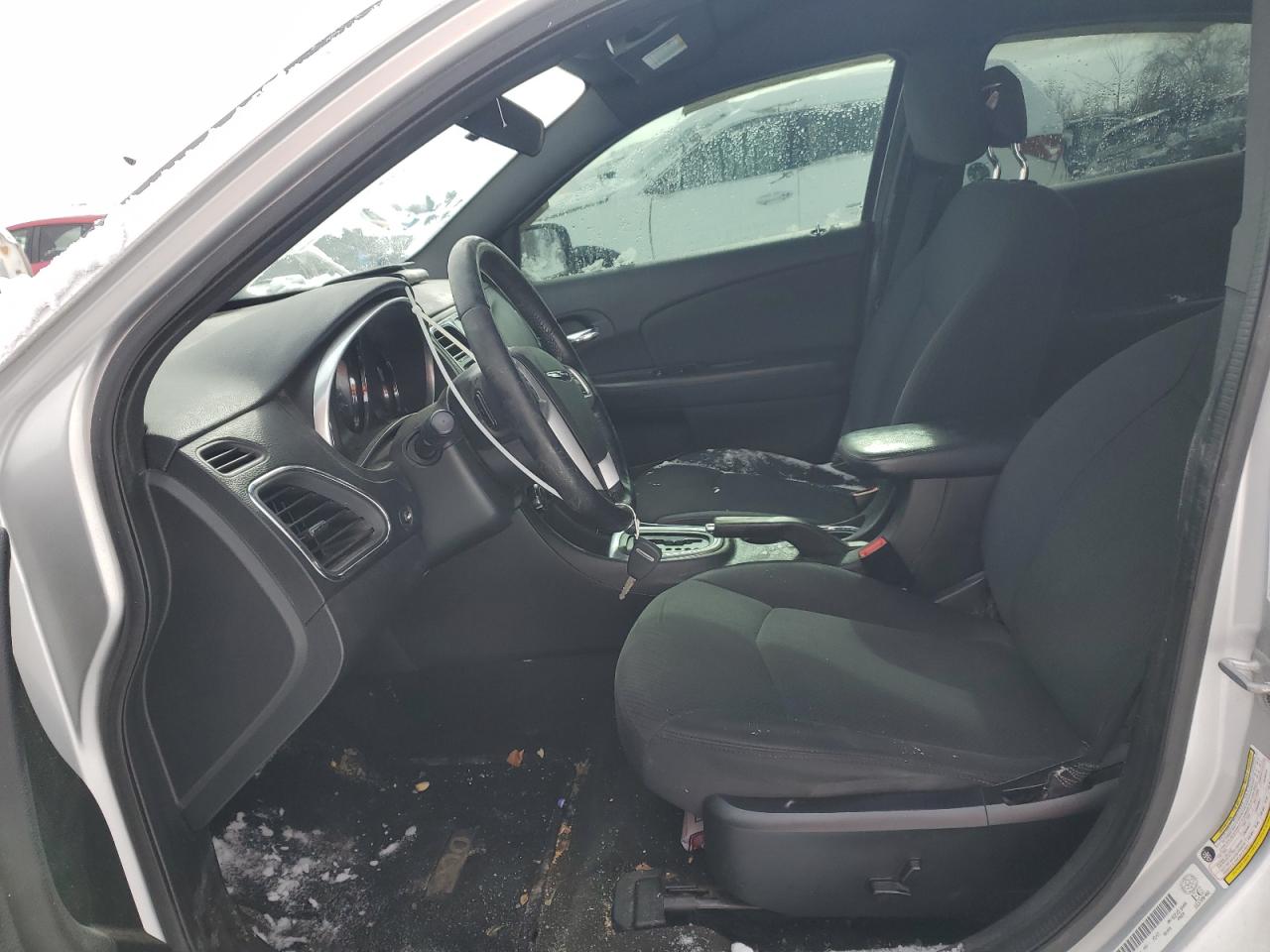 2012 Chrysler 200 - Image 7