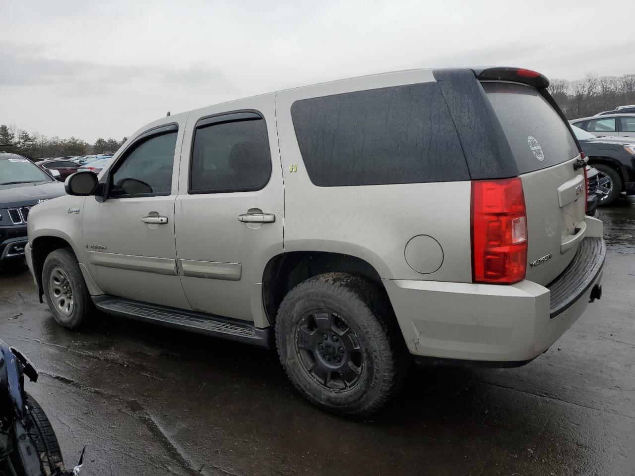 2009 GMC Yukon - Image 2