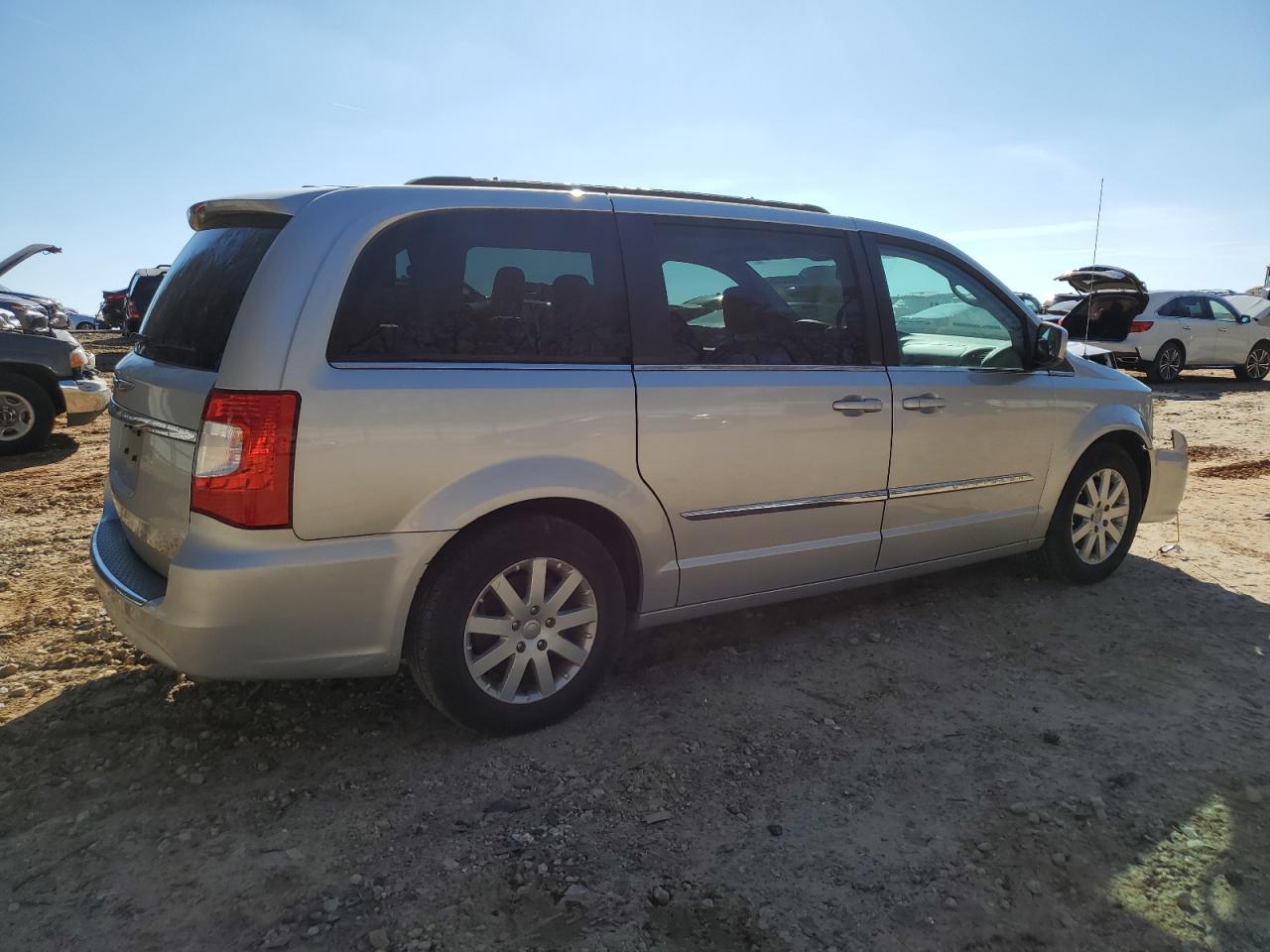 2012 Chrysler Town & Country - Image 3