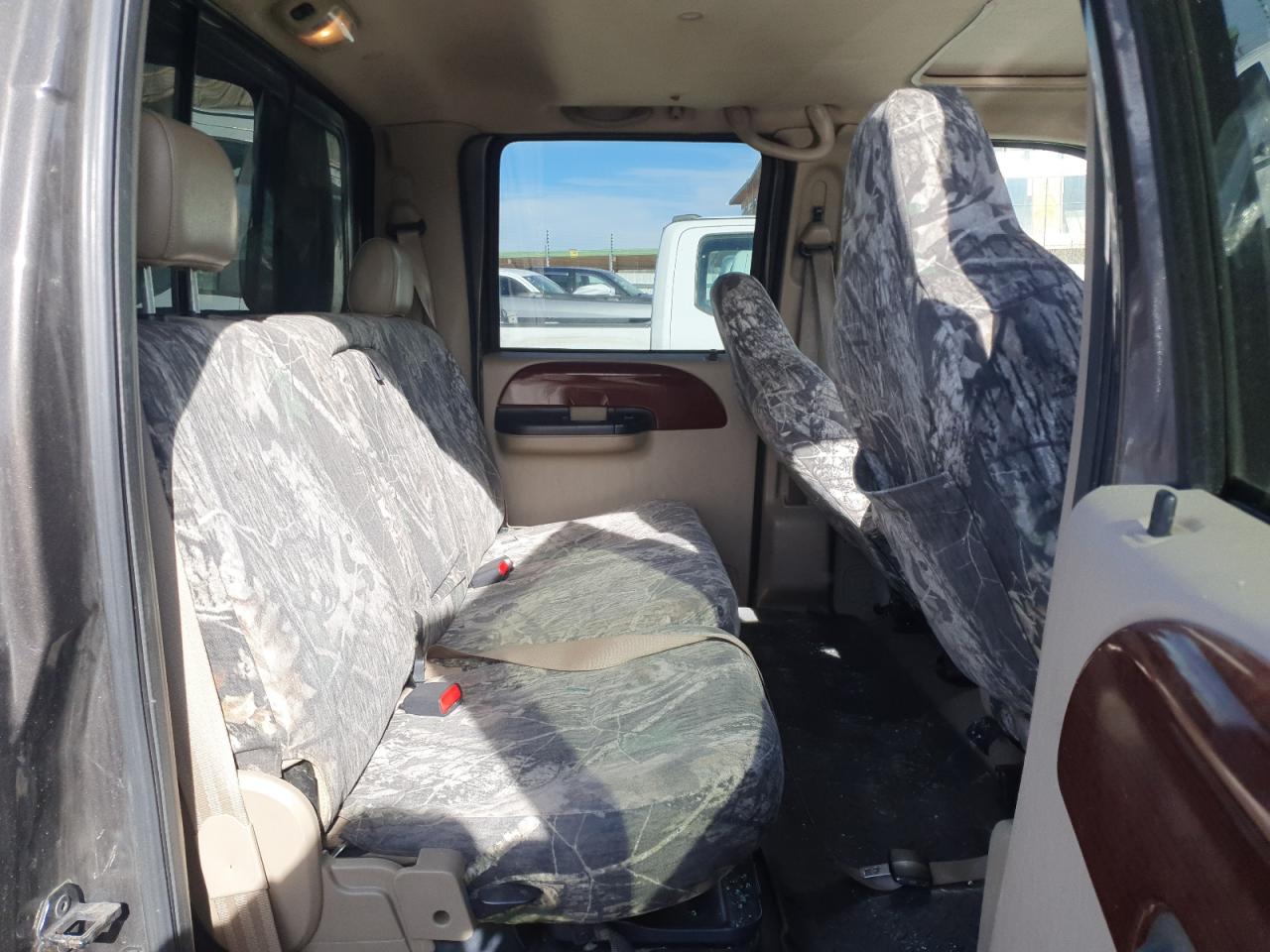 2005 Ford F350 - Image 10