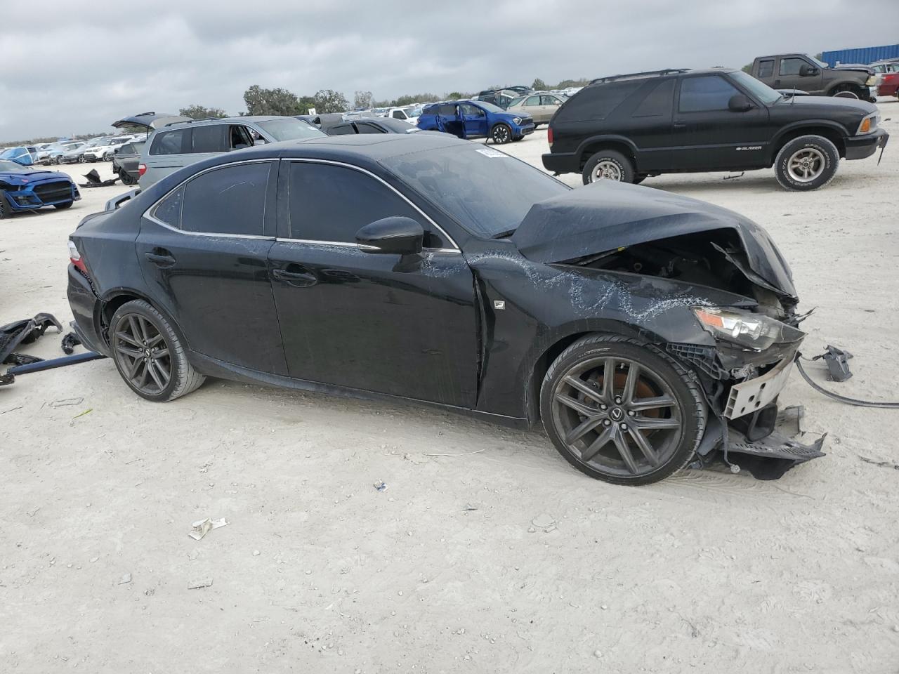 2015 Lexus IS - Image 4
