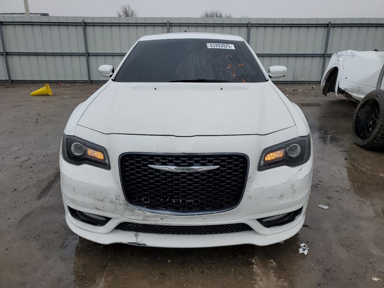 2018 Chrysler 300 - Image 5
