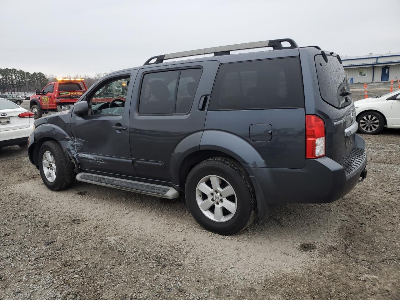 2011 Nissan Pathfinder - Image 2