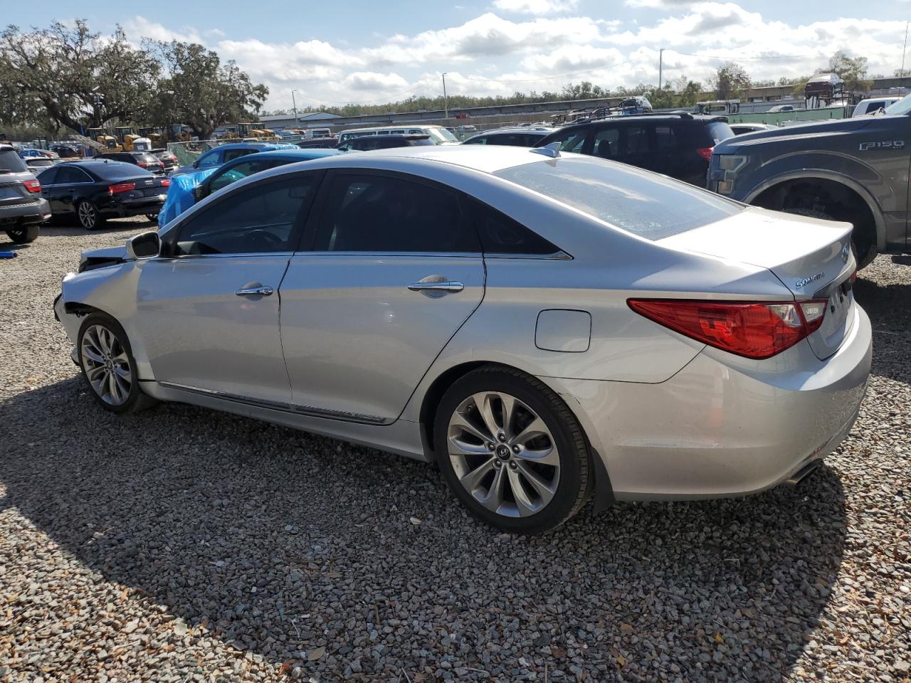 2013 Hyundai Sonata - Image 2