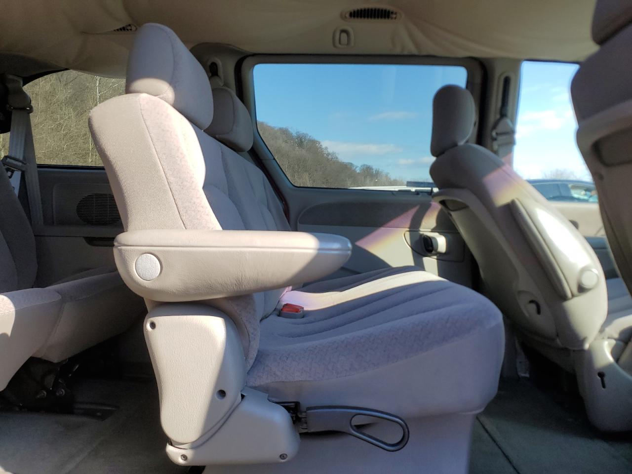 2001 Dodge Caravan - Image 11