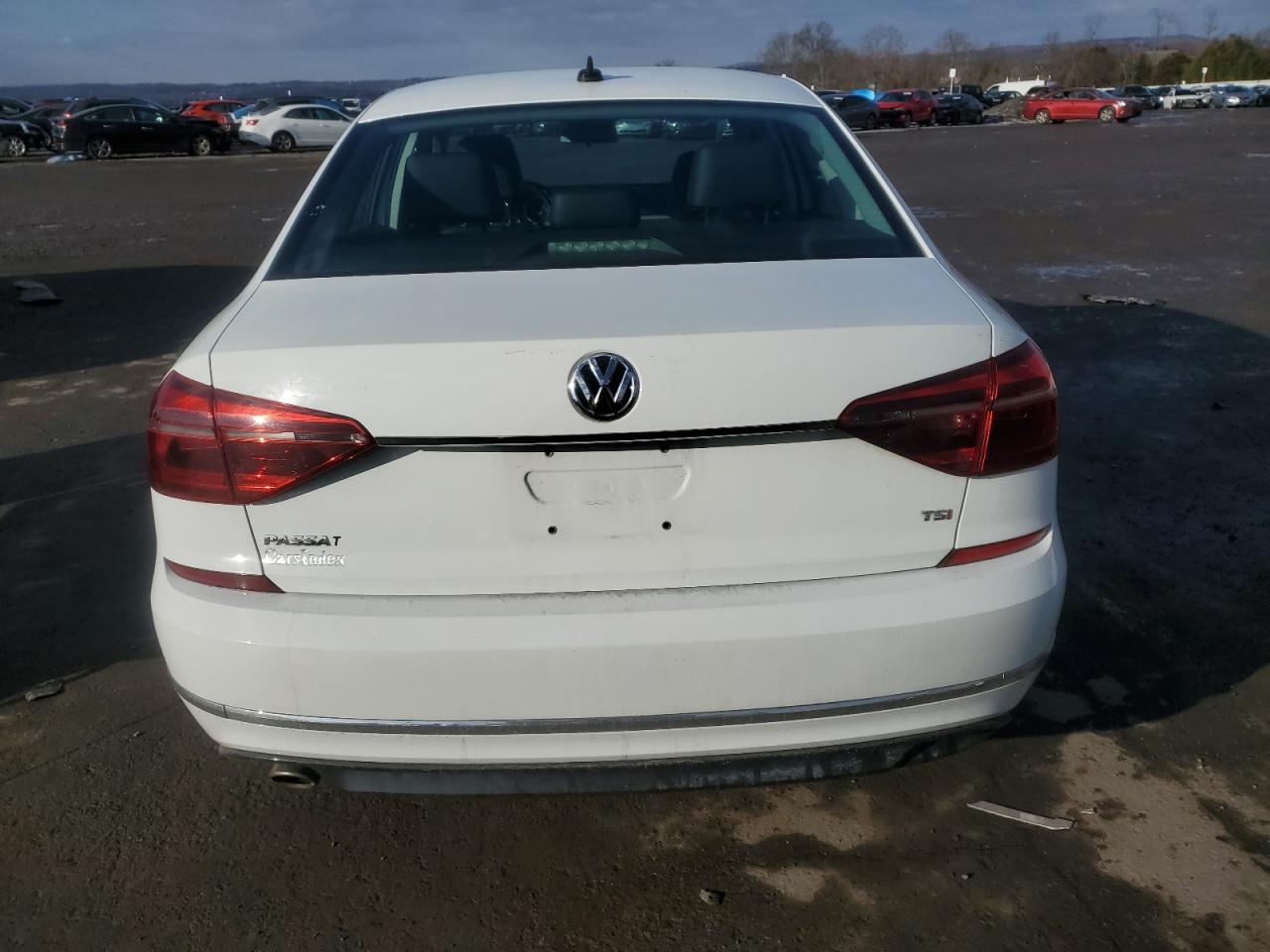 2017 Volkswagen Passat - Image 6