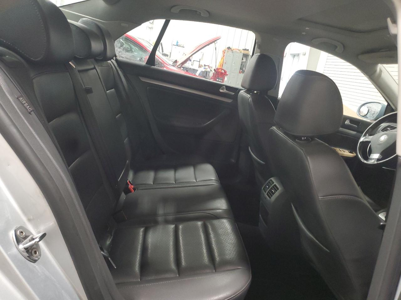 2008 Volkswagen Jetta - Image 10