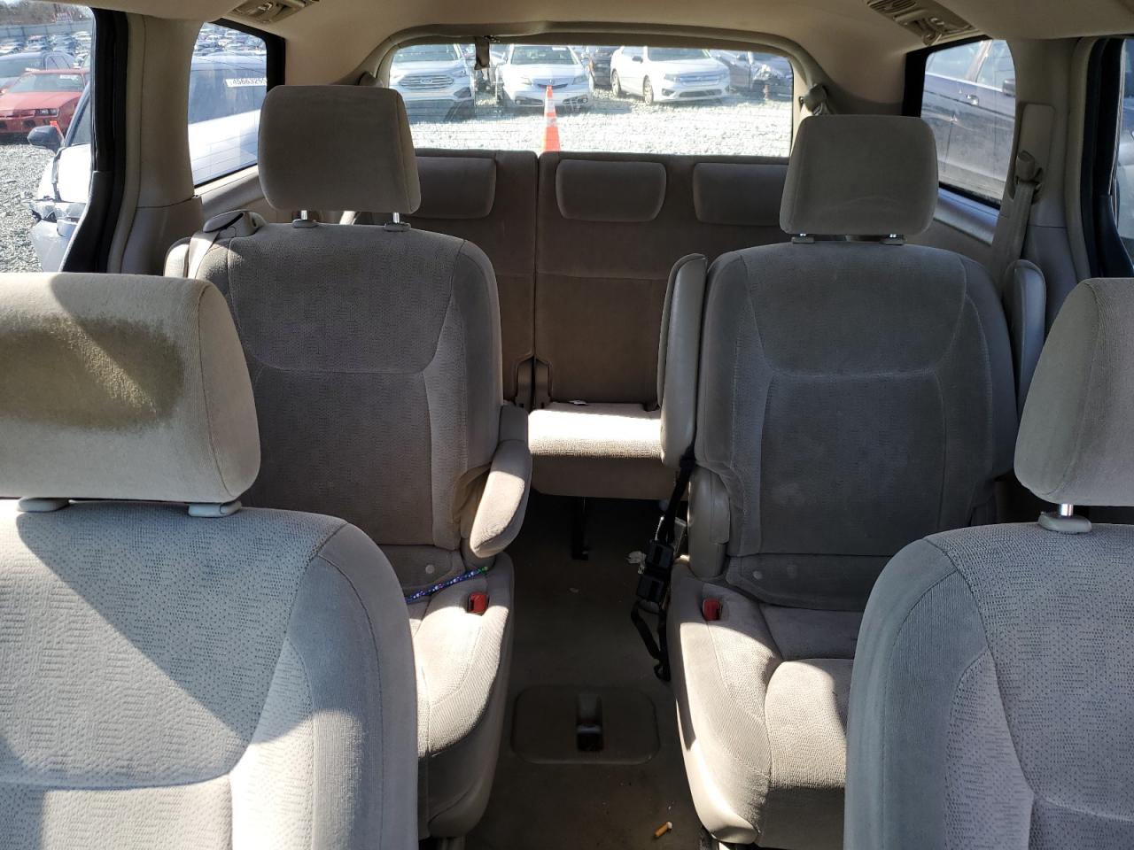 2004 Toyota Sienna - Image 10