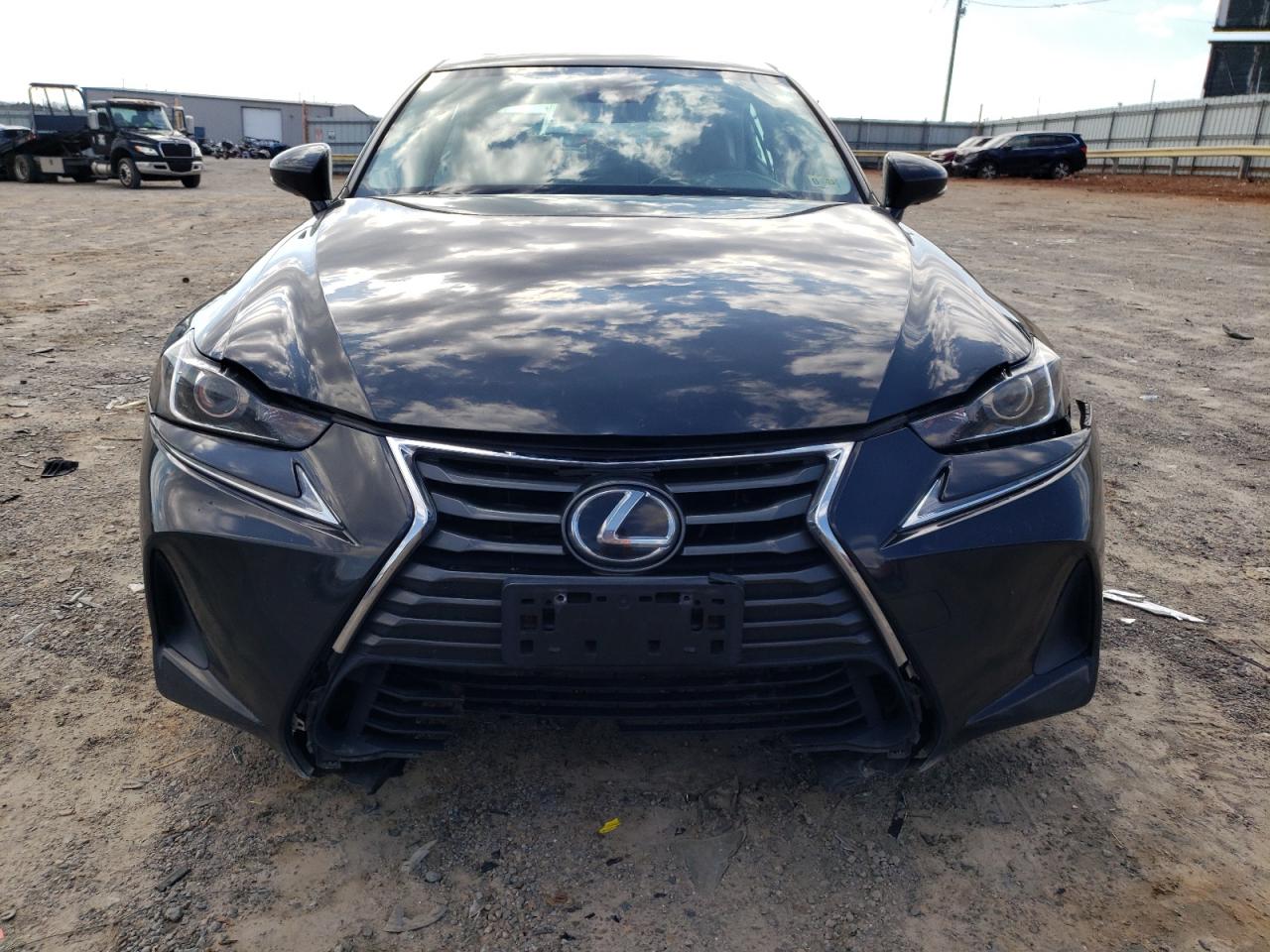 2017 Lexus IS - Image 5