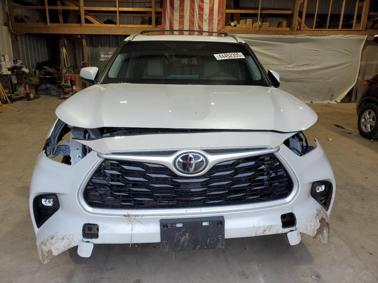 2022 Toyota Highlander - Image 5