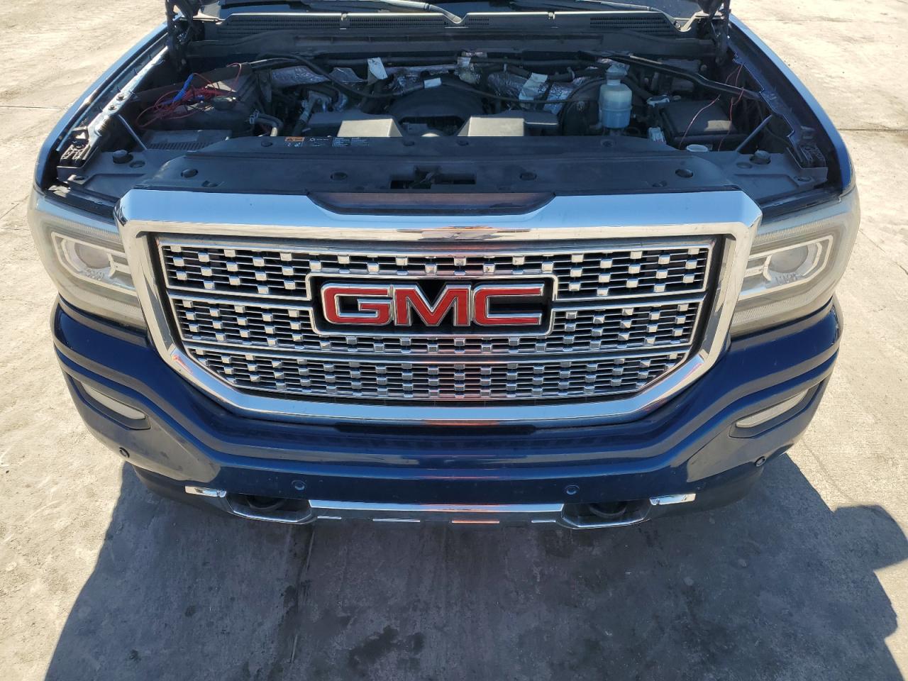 2016 GMC Sierra - Image 11