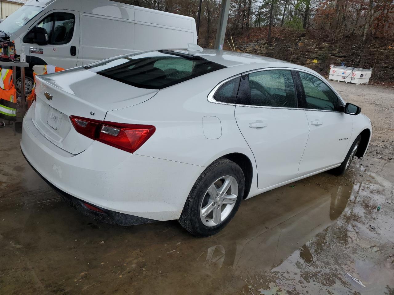 2023 Chevrolet Malibu - Image 3