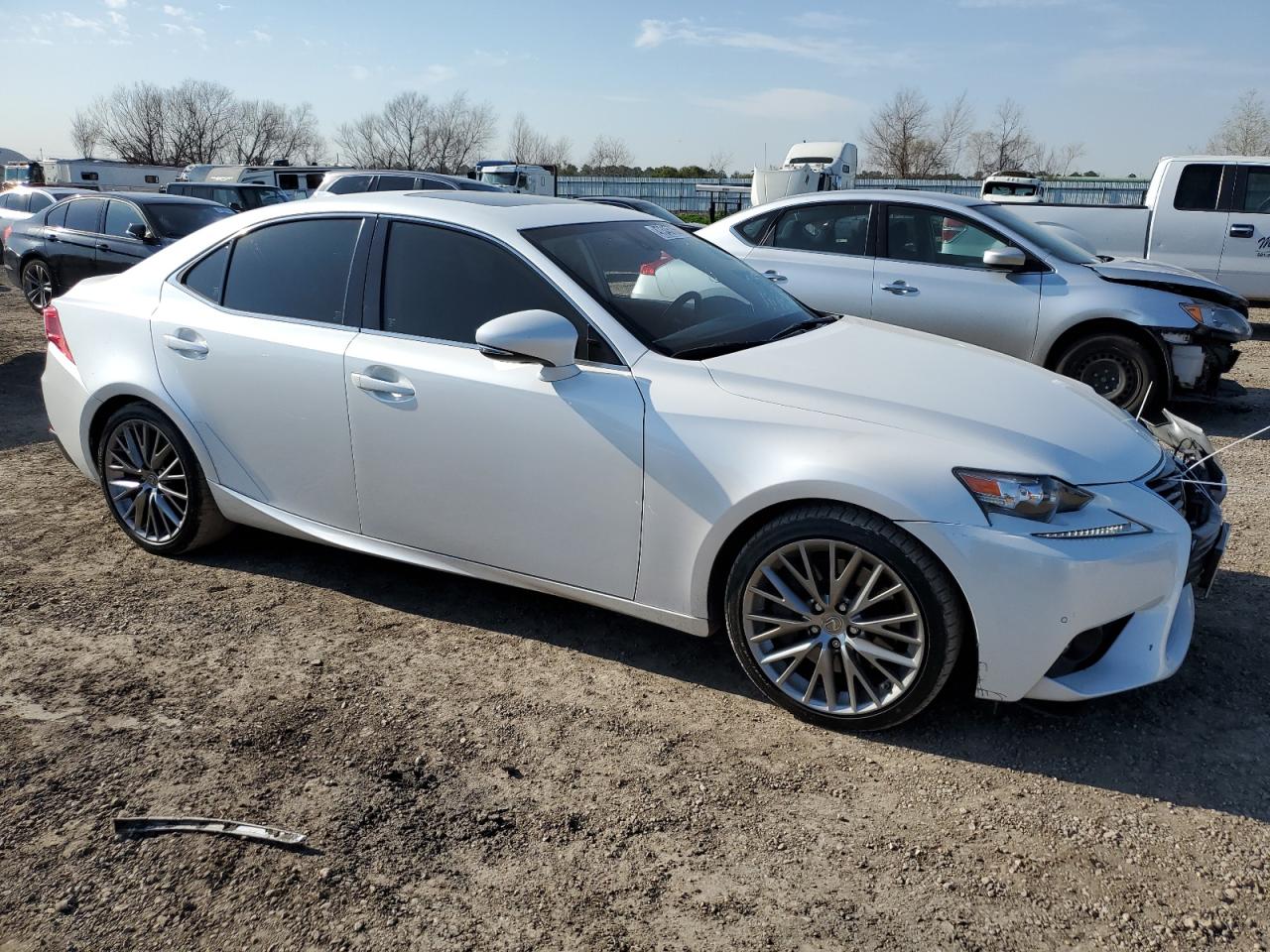 2016 Lexus IS - Image 4