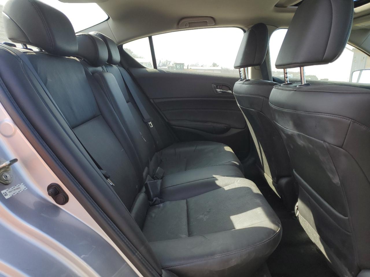 2015 Acura ILX - Image 10