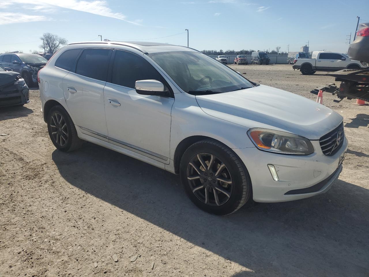 2016 Volvo XC60 - Image 4