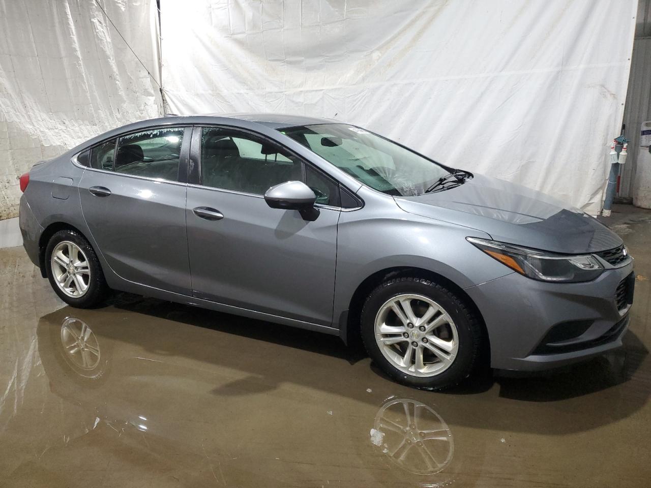 2018 Chevrolet Cruze - Image 4