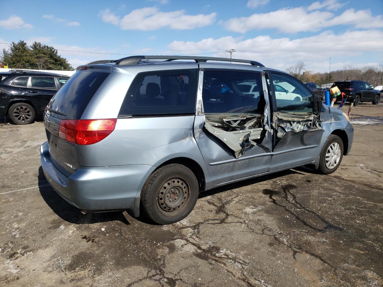 2004 Toyota Sienna - Image 3