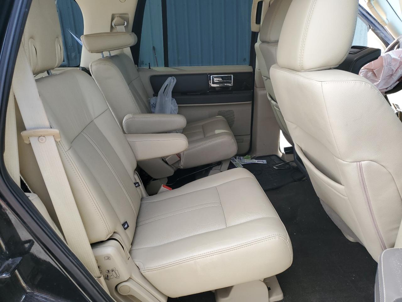 2015 Lincoln Navigator - Image 11