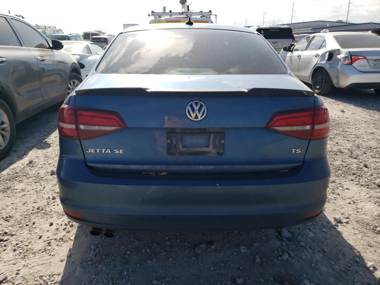 2017 Volkswagen Jetta - Image 6