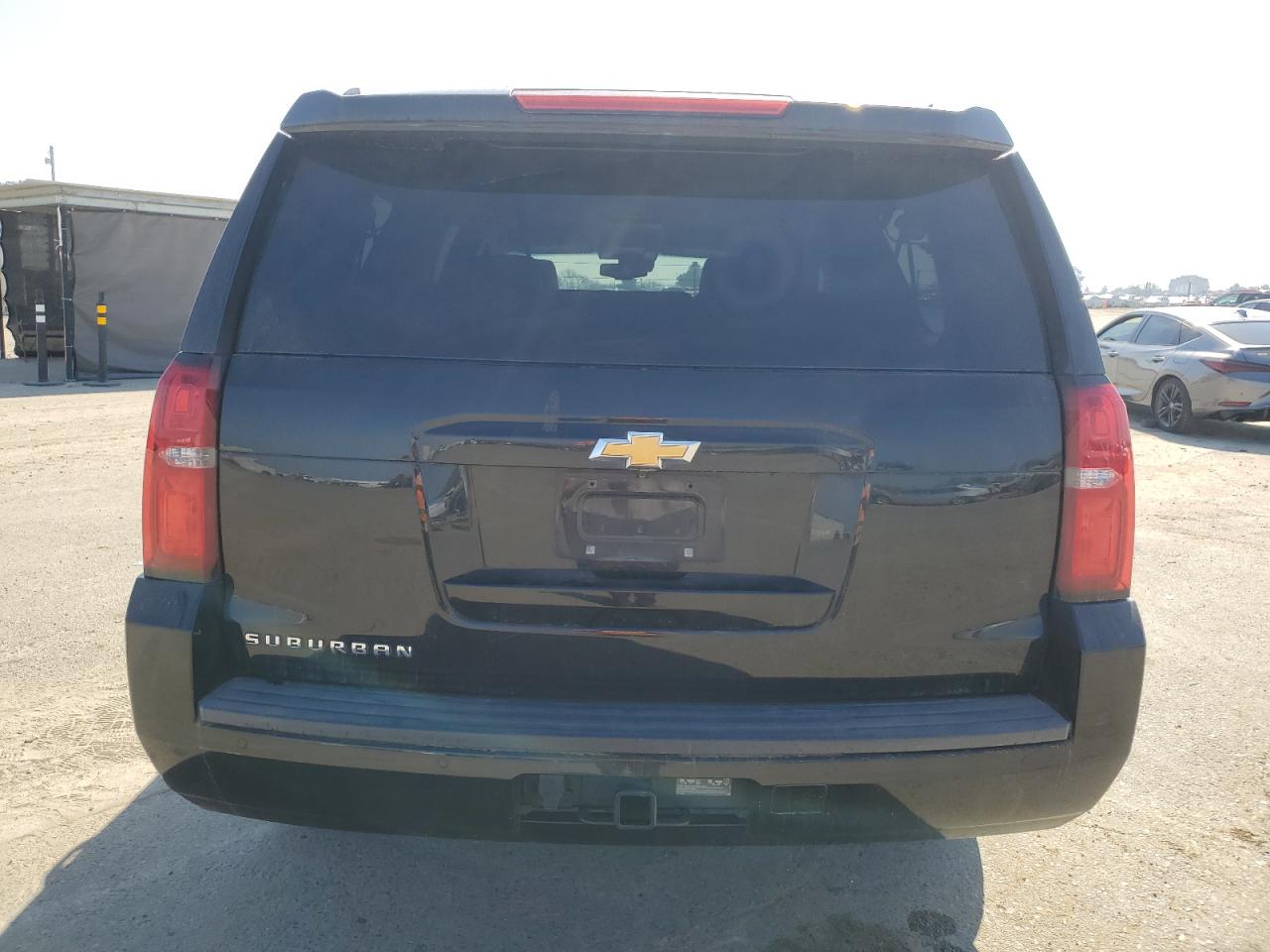 2016 Chevrolet Suburban - Image 6