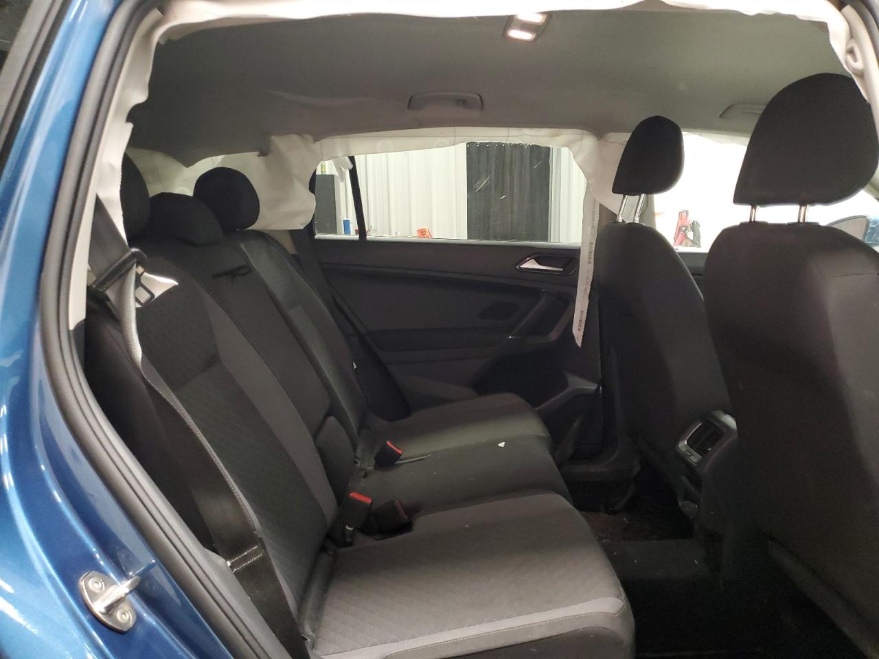 2018 Volkswagen Tiguan - Image 11