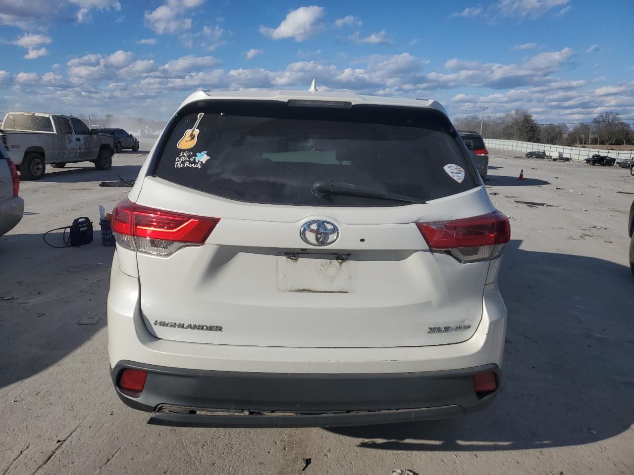 2017 Toyota Highlander - Image 6