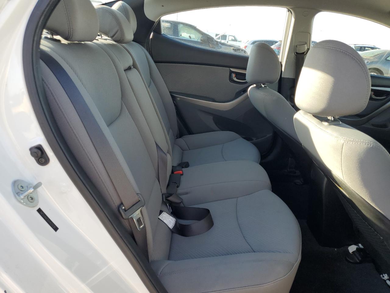 2013 Hyundai Elantra - Image 10