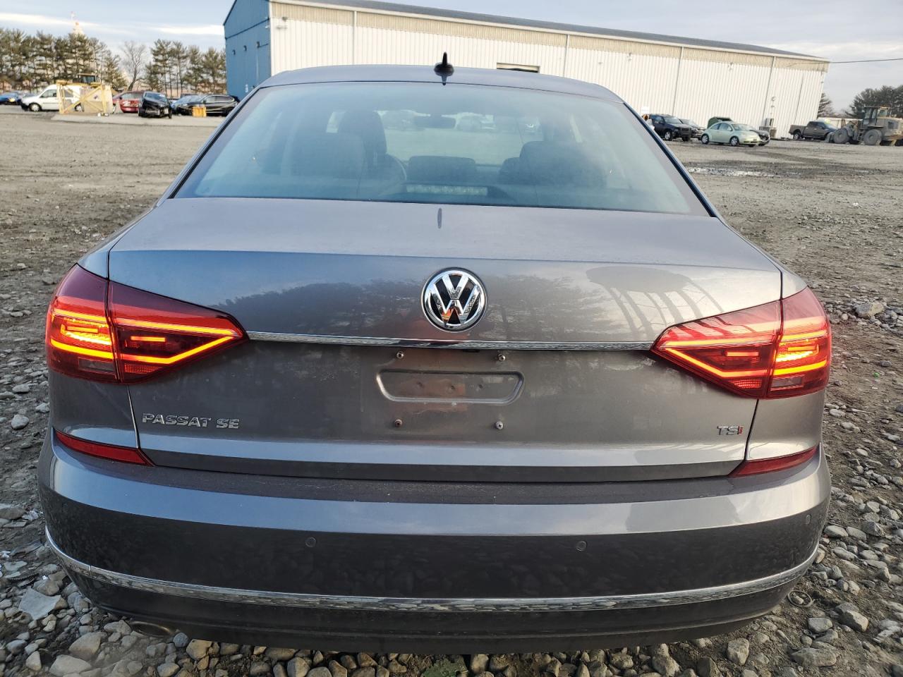2018 Volkswagen Passat - Image 6