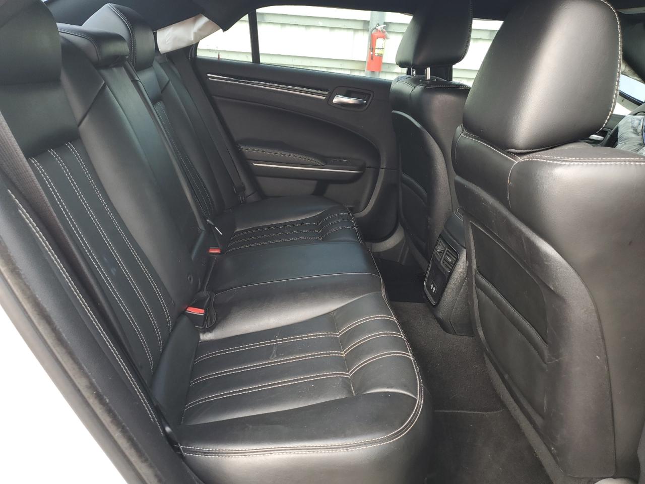 2019 Chrysler 300 - Image 11