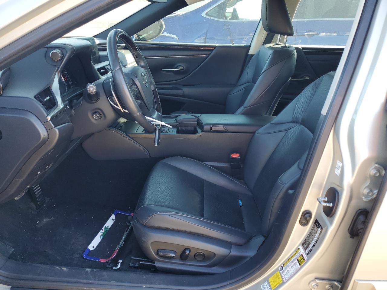 2020 Lexus ES - Image 7