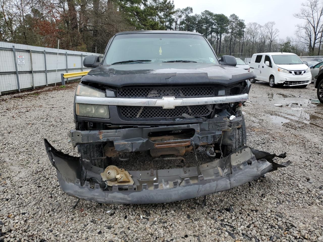 2003 Chevrolet Avalanche - Image 5