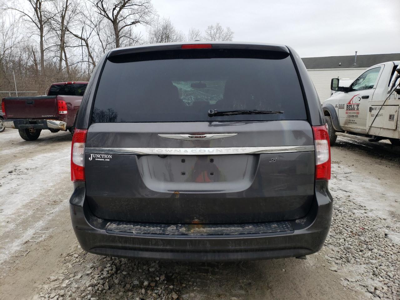 2016 Chrysler Town & Country - Image 6