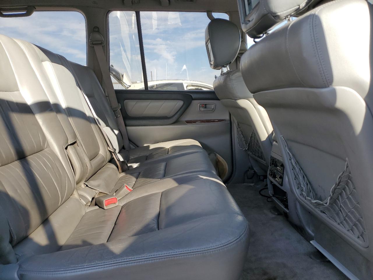 2003 Toyota Land Cruiser - Image 11