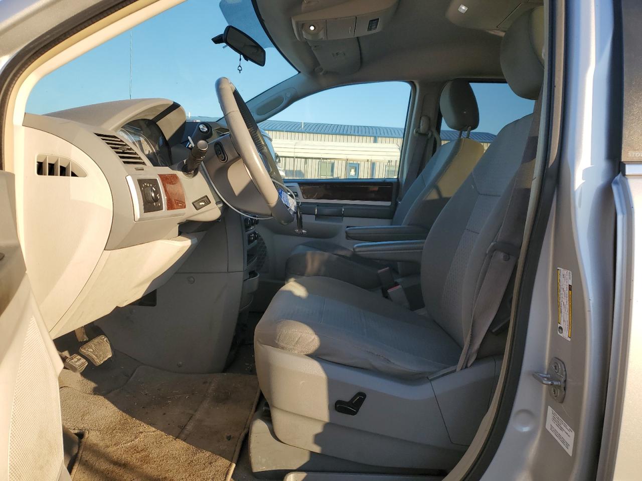 2010 Chrysler Town & Country - Image 7