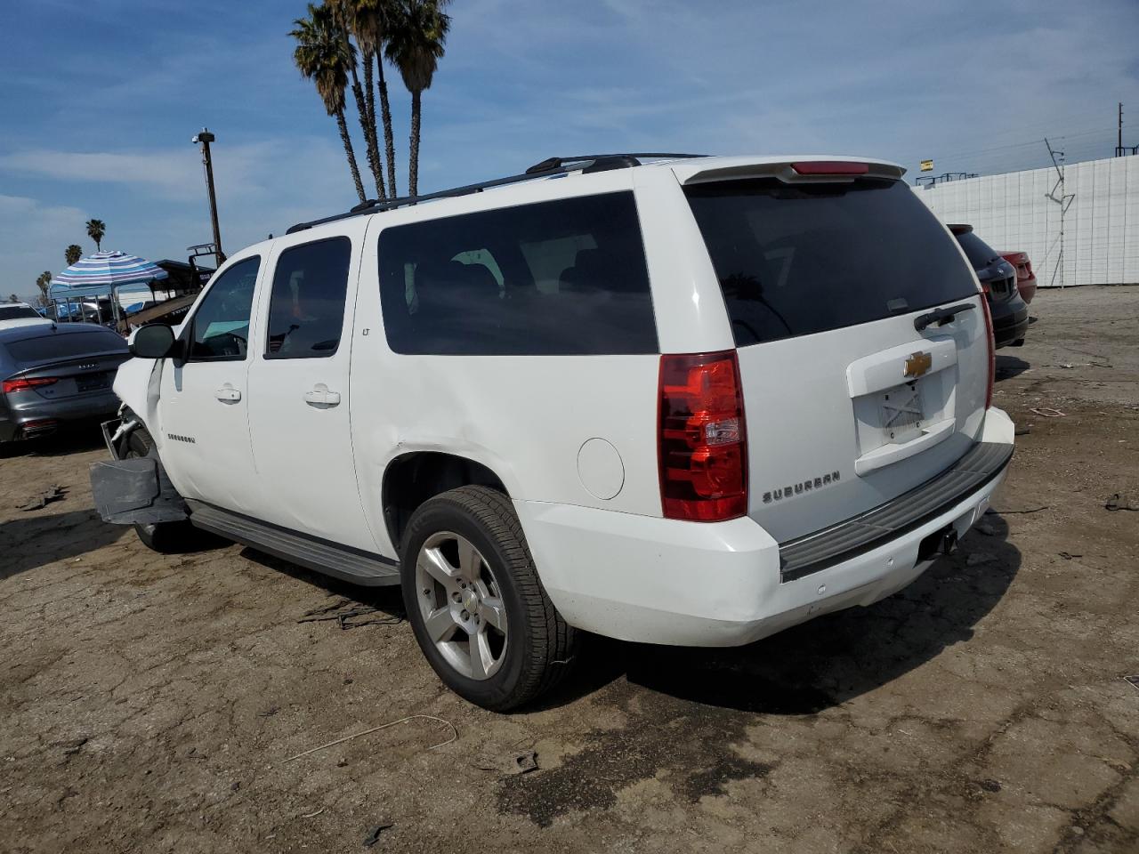 2014 Chevrolet Suburban - Image 2
