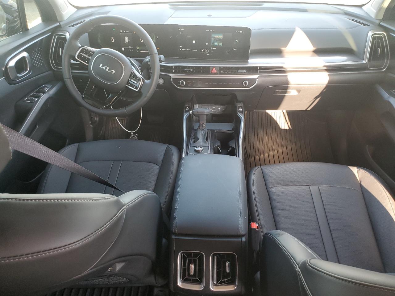 2025 Kia Sorento - Image 8