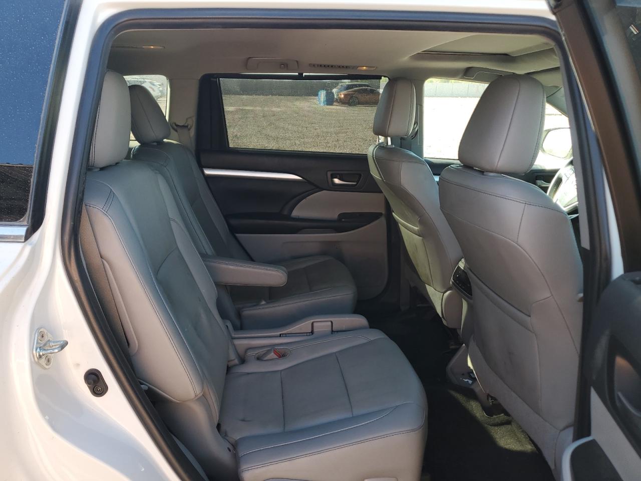 2019 Toyota Highlander - Image 11