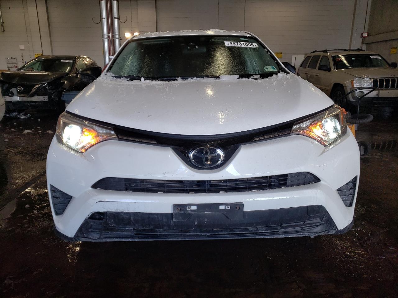 2017 Toyota RAV 4 - Image 5