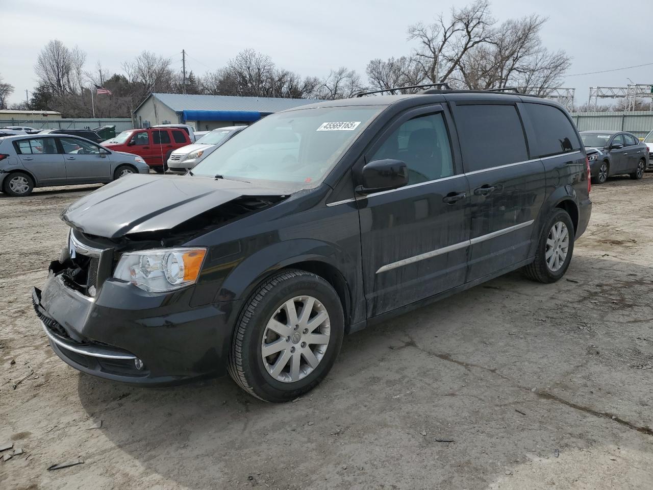 2015 Chrysler Town & Country - Image 1