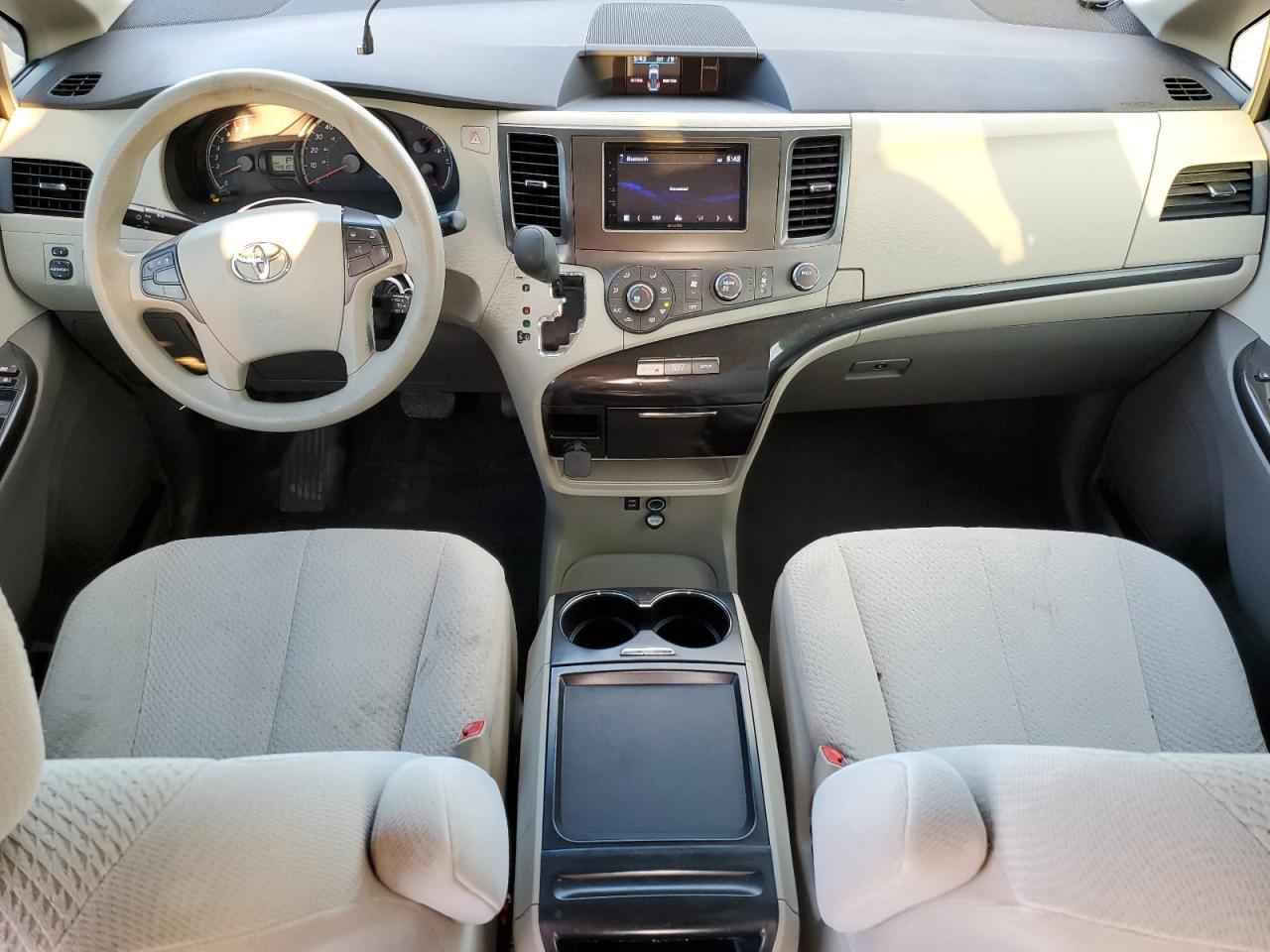 2011 Toyota Sienna - Image 8